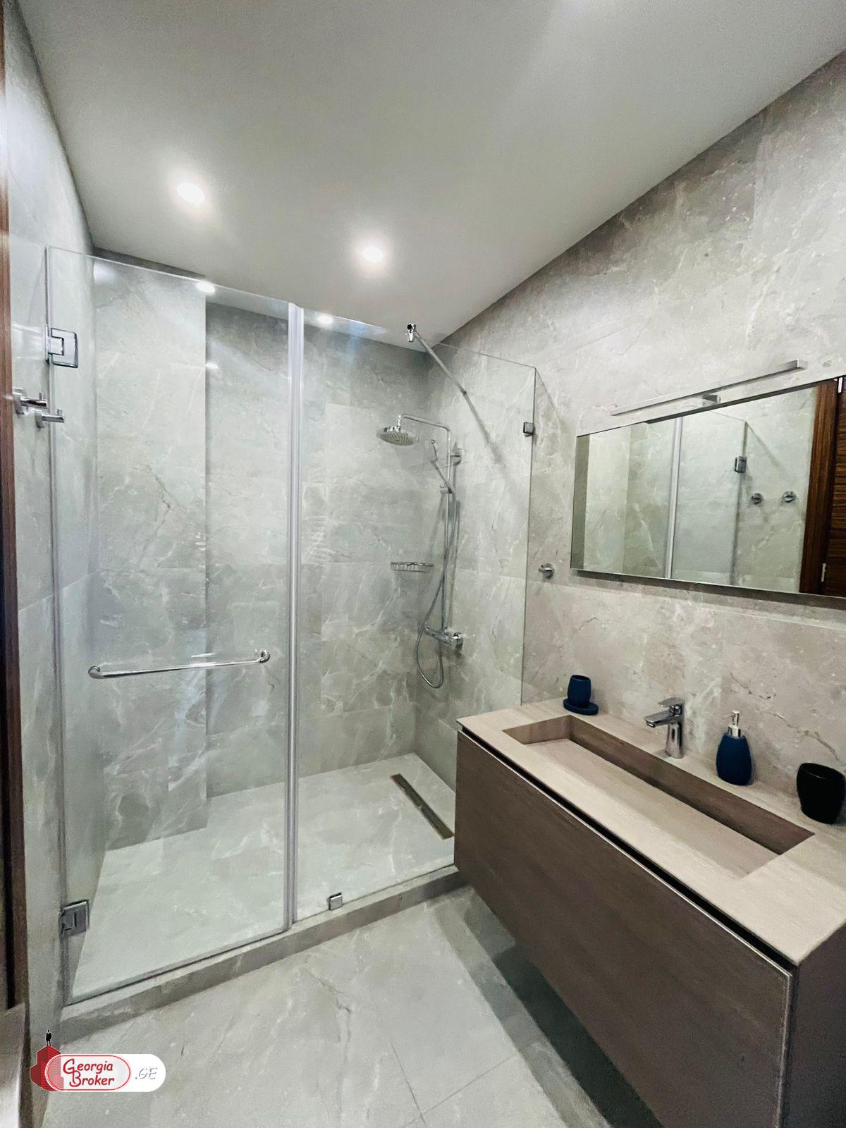 продается квартира с новым ремонтом 6-комнат